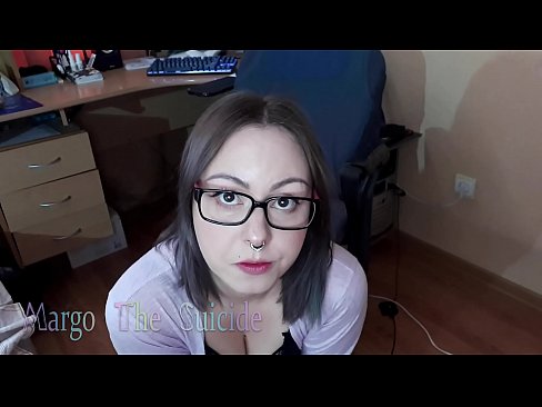 ❤️ Kynþokkafull stelpa með gleraugu sýgur dildó djúpt á myndavélinni Klám vk hjá okkur is.sexvideogif.ru