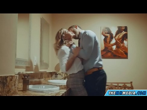 ❤️ Þegar busty ljóska tælir þig á almenningssalerni Klám vk hjá okkur is.sexvideogif.ru